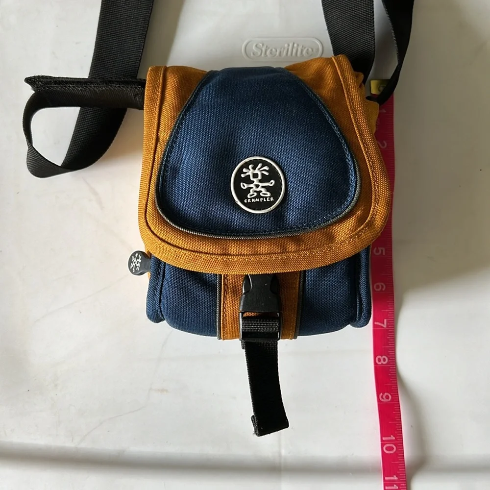 Crumpler Digits Sporty Guy Digital Camera Bag 0.6 Blue / Orange EUC